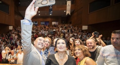 İzmir'de Türkan Şoray sevgisi