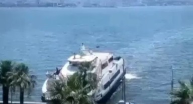 İzmir’de yolcu gemisi kıyıya çarptı