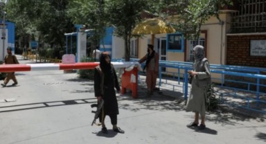 Taliban 10 yaşından büyük kız çocuklarına okulu yasakladı