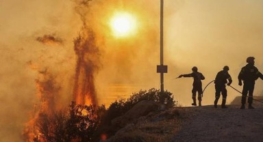 Yunanistan, Rodos'u yangın nedeniyle terk eden turistlere bir hafta ücretsiz tatil verecek