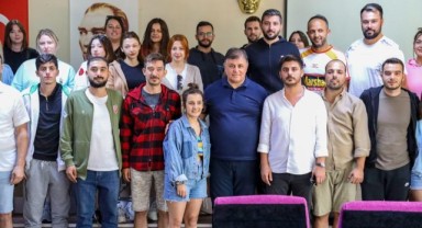 Başkan Tugay, gençlerle buluştu;