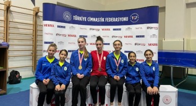 Bornovalı cimnastikçiler başarıya doymuyor