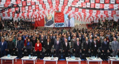 CHP'de değişimin gölgesinde kongreler: İzmir sil baştan...