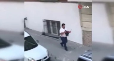 Dehşete düşüren anlar! Karısını, çocuklarının gözü önünde öldürdü, elini kolunu sallaya sallaya kaçtı!