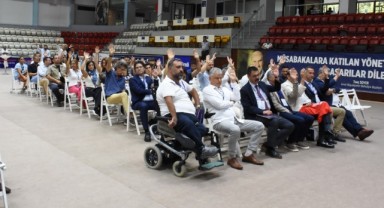 İzmir Büyükşehir Belediyesi Gençlik ve Spor Kulübü'nde bayrak değişimi