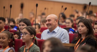 İzmir Büyükşehir Belediyesi’nden 60 bin öğrenciye destek