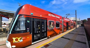 100’üncü yıla özel tramvaylar İzmir sokaklarında