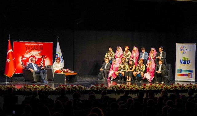 Başkan Arda ve gençler sahnede geleceği konuştu