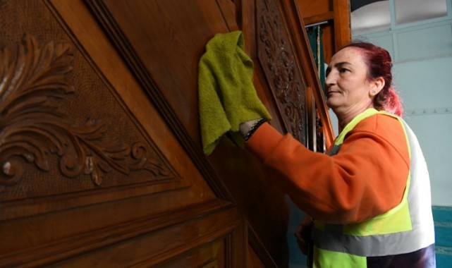 Bornova’da yıl boyu ibadethane temizliği