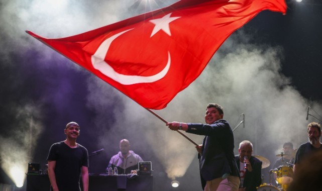 Buca’da 100. yıla yakışır kutlama