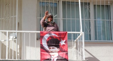 Menemen Belediyesi'nden 100. yıla 100 bin bayrak!