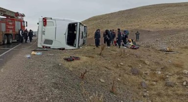 Sivas’ta yolcu otobüsü devrildi: 7 ölü, 40 yaralı