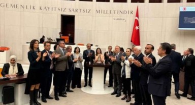 TBMM Genel Kurulu'nda HEDEP’ten kürsü işgali