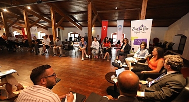 Yüksel Taşkın, Başka Bir Siyaset Okul'nda Konuştu: Efes Selçuk Belediyesi Sosyal Belediyecilikte Çok Başarılı