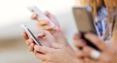 Akıllı telefon pazarı iki yılın ardından ekimde yeniden büyüdü