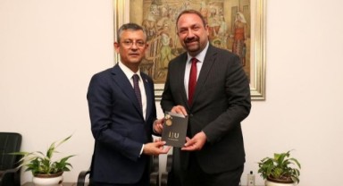 Başkan Gümrükçü'den Özel'e ziyaret