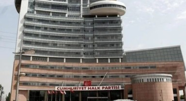 CHP'de devir teslim günü: 'Sağcı danışmanlara verilen odalar' boşaltıldı