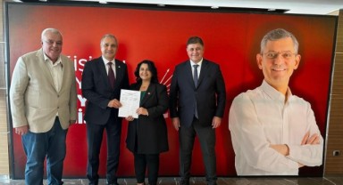 CHP İzmir'de 3 isim Özgür Özel için imza verdi
