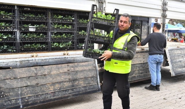 İzmir Büyükşehir’den 2023’te çiftçiye 1 milyon fide