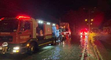 İzmir’de deniz 1 metre yükseldi