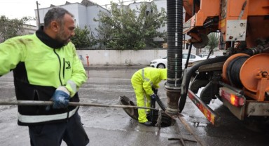 İzmir’de yağmur alarmı: Büyükşehir Belediyesi bin 500 personel ile sahada