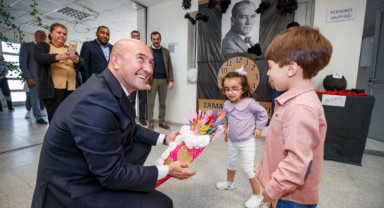 Masal Evi çocuklarından Başkan Soyer’e sürpriz