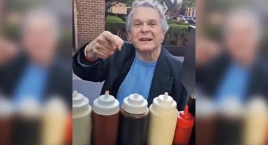 Mısırlı satıcıya kan kusturdu! Obama'nın eski danışmanı 'nefret' suçundan gözaltına alındı