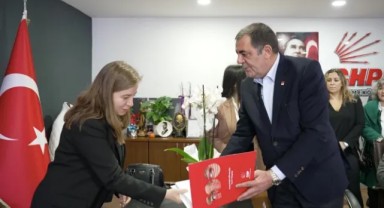 CHP Çekmeköy Aday Adayı Çetin Çapan 2 bin 250 partilinin ön seçim talebini ilçe başkanlığına teslim etti