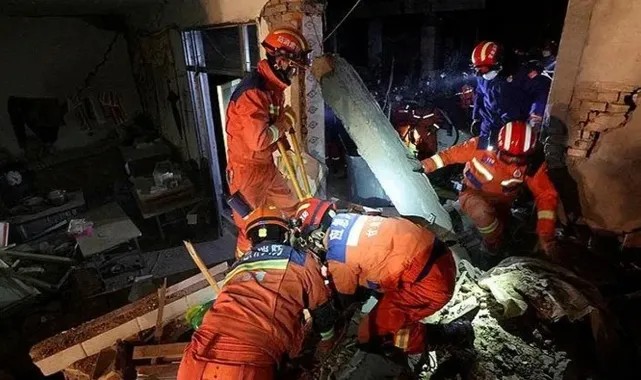 Çin'de 6,2 şiddetinde deprem: 111 ölü