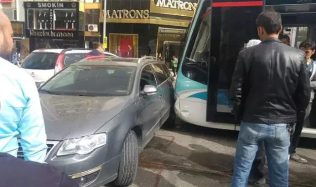İzmir'de kaza: Seferler durdu