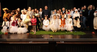 Karşıyaka’da binlerce yurttaş tiyatroyla buluştu