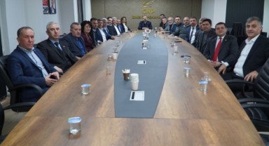 Aslanoğlu'ndan Adaylarla İlk Zirve