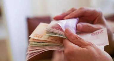 Bakan Işıkhan'dan açıkladı: Ev hanımlarına emeklilik yasası ne zaman çıkacak?