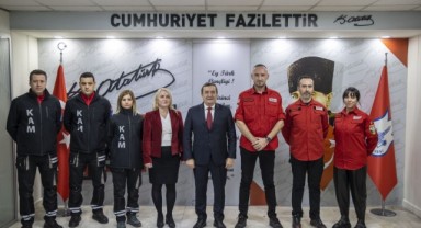 Batur’dan AKUT’a teşekkür plaketi