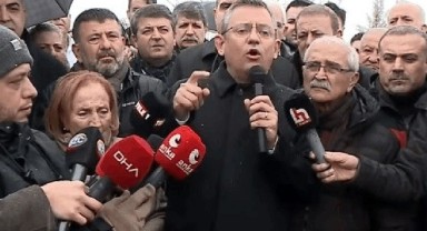CHP lideri Özel, Kamer Genç'in 8'inci ölüm yıldönümünde mezarı başında konuştu: