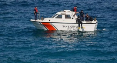 İzmir'de balıkçı teknesi battı: 3 kişinin cansız bedeni bulundu, 2 kişi aranıyor