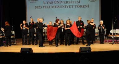 Karşıyaka 3. Yaş Üniversitesi’nde mezuniyet coşkusu