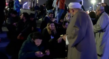 Tebliğciler yılbaşında Taksim'de ortaya çıktı. İşte dağıttıkları bildiri