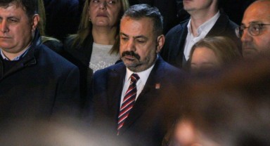 CHP İzmir 04.17’de saygı duruşundaydı