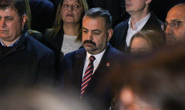 CHP İzmir 04.17’de saygı duruşundaydı