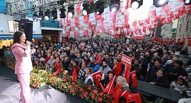 Efes Selçuk’ta coşkuyla başlayan seçim startı: Buluşma mitinge döndü!