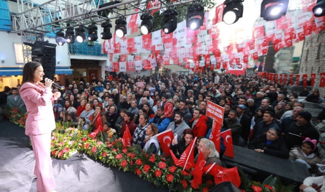 Efes Selçuk’ta coşkuyla başlayan seçim startı: Buluşma mitinge döndü!