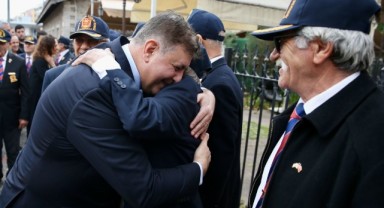 Gazilerden Başkan Tugay’a: Babası bizimle savaşa katıldı, kendisi de evlat gibi bize emanet
