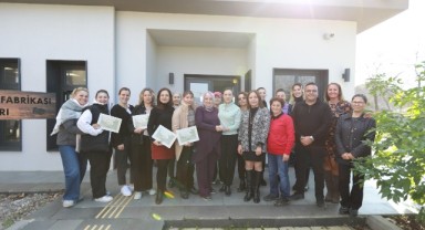 Kursiyerler Sertifikalarını Filiz Başkan’ın Elinden Aldı
