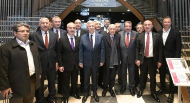 Mansur Yavaş'tan Altınok'a 'çakarlı araba' göndermesi