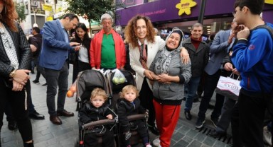 Yıldız İşçimenler Ünsal’a Çarşı’da büyük ilgi!