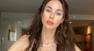 51 yaşındaki Defne Samyeli cesur kıyafetiyle gündem oldu! Genç kızlara taş çıkartıyor