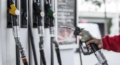Benzin ve motorine yine büyük çifte zam geldi