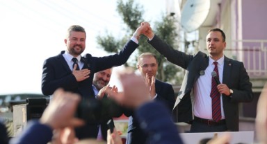 Buca'da miting gibi açılışlar