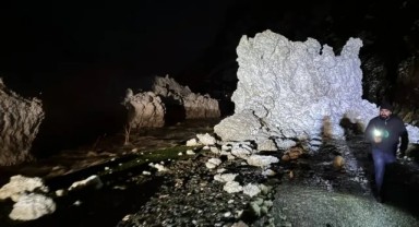 Faciadan kıl payı dönüldü. Belediye başkanının konvoyunun önüne çığ düştü!